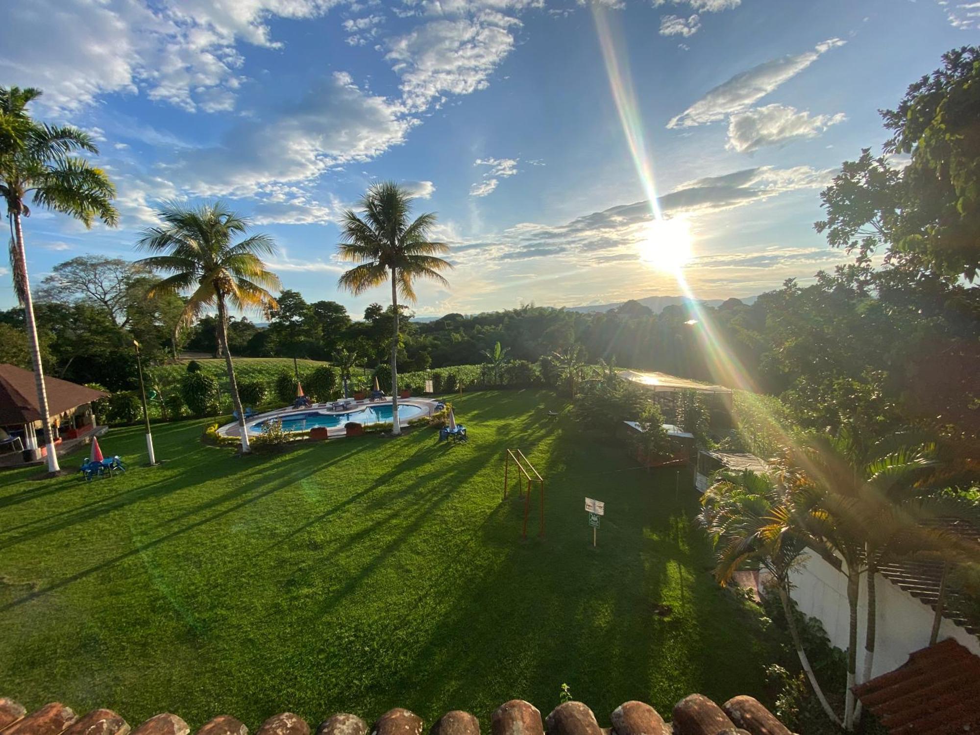 Finca Hotel Los Cocos Монтенегро Екстериор снимка