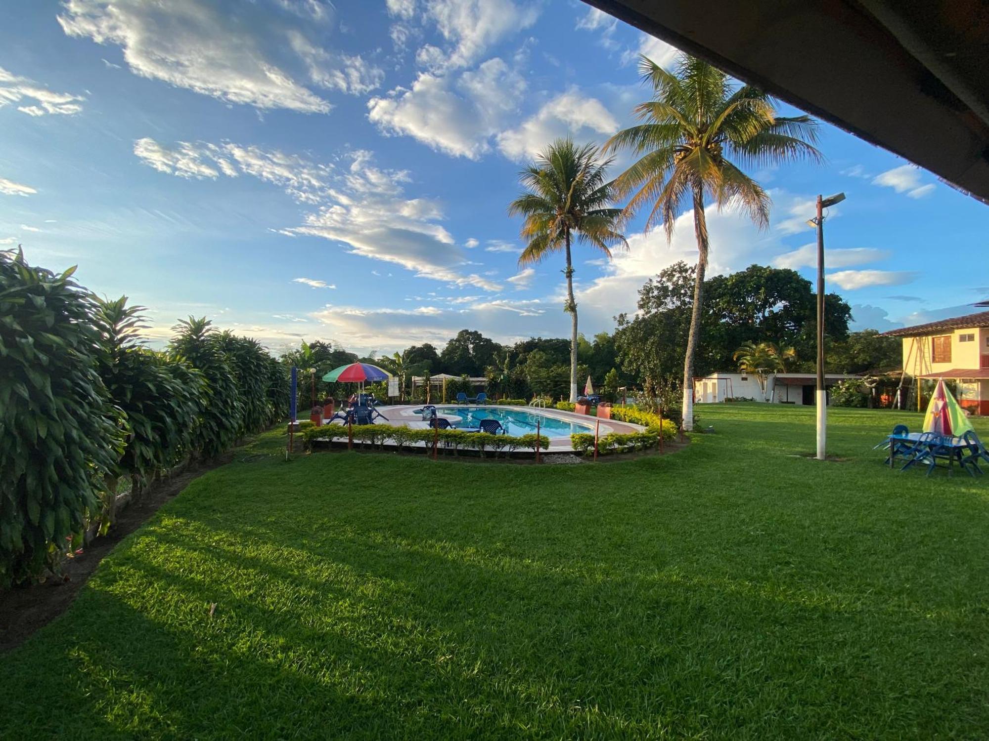 Finca Hotel Los Cocos Монтенегро Екстериор снимка